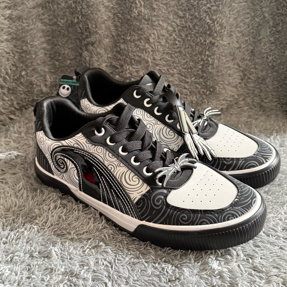 Disney Black & White Nightmare Before Christmas Swirl Low-Top Sneakers Men's 9.5